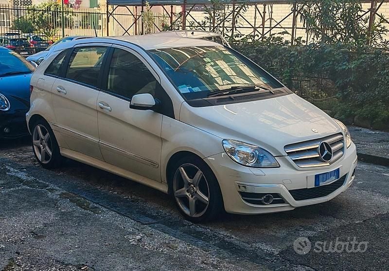 Usata Mercedes B200 193 CV (141 kW) 2009 Bianco Monovolume