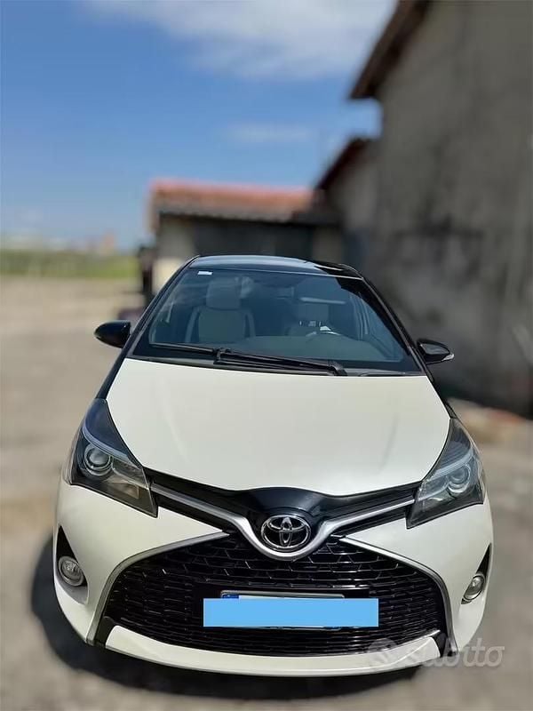 Usata Toyota Yaris 99 CV (72 kW) 2016 Bianco Utilitaria