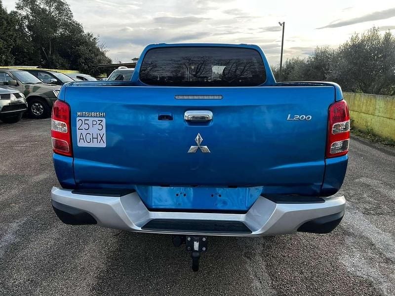Usata Mitsubishi L200 181 CV (133 kW) 2016 Blu/azzurro Pick-up