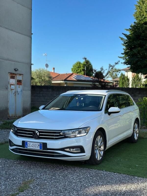 Bianco Usata 2022 VW Passat Executive Station wagon | 15.700 € (Ottimo prezzo) - Immagine 1/4