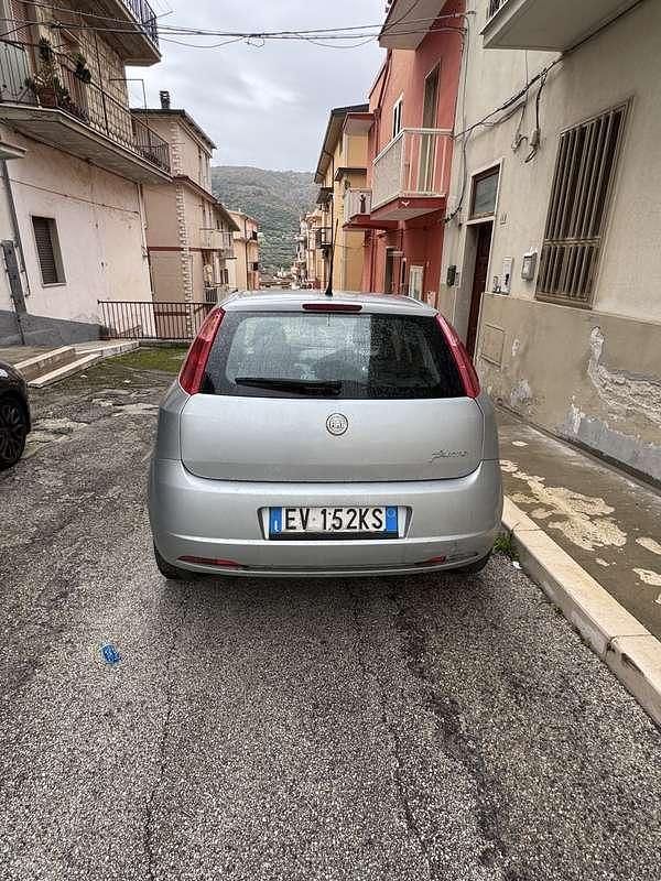 Usata Fiat Grande Punto Active 77 CV (56 kW) 2007 Grigio Utilitaria