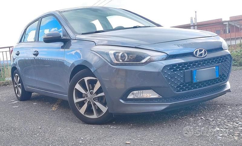 Usata Hyundai i20 75 CV (55 kW) 2016 Grigio Berlina