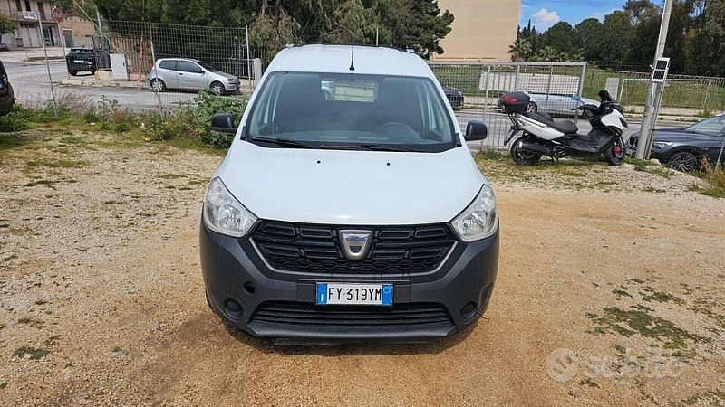 Bianco Usata 2019 Dacia Dokker Furgone | 6000 € (Buon prezzo) - Immagine 1/4