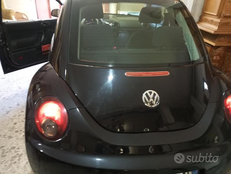 Usata VW New Beetle 105 CV (77 kW) 2007 Nero Utilitaria
