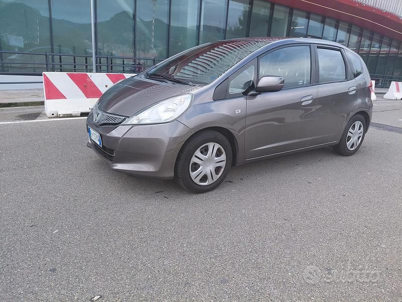 Usata Honda Jazz 90 CV (66 kW) 2011 Grigio Utilitaria