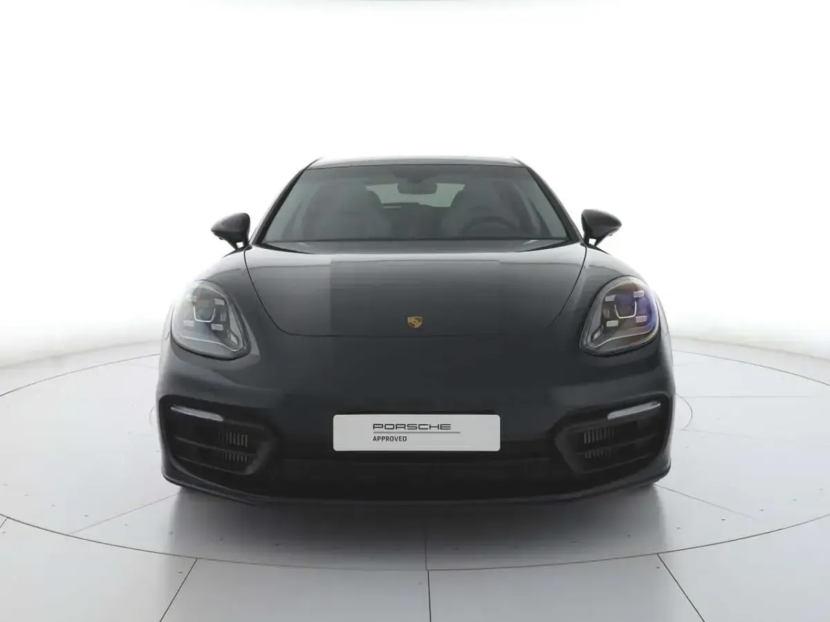 Usata Porsche Panamera S E-Hybrid Platinum Edition 462 CV (339 kW) 2023 Grigio vulcano metallizzato Utilitaria