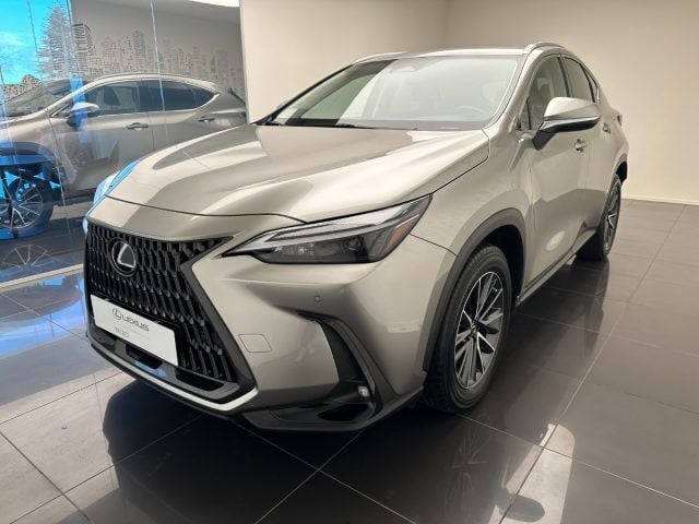 Beige Usata 2022 Lexus NX450h+ SUV | 45.900 € (Buon prezzo) - Immagine 1/4