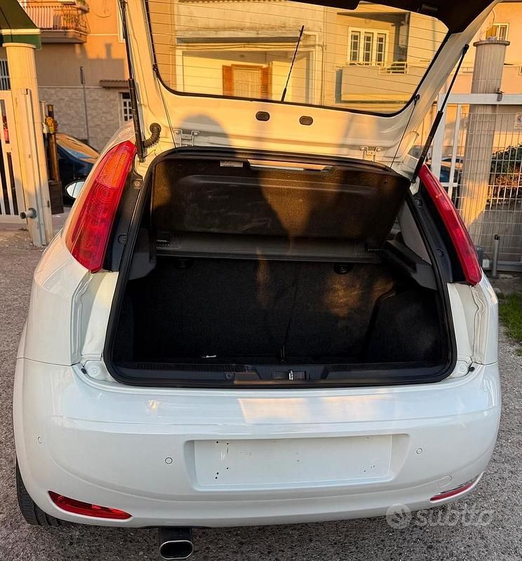 Usata Fiat Punto Street 95 CV (69 kW) 2017 Bianco Utilitaria