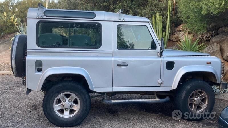 Usata Land Rover Defender 122 CV (89 kW) 2003 Grigio SUV