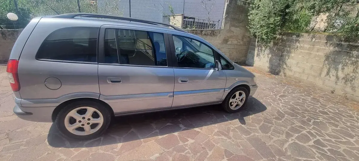 Usata Opel Zafira 101 CV (74 kW) 2004 Monovolume