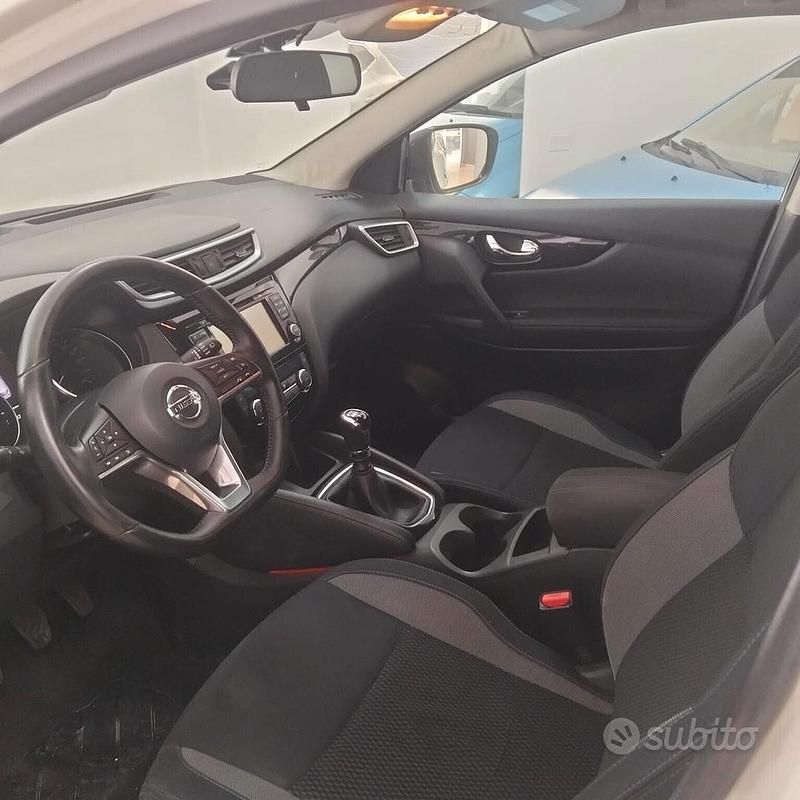 Usata Nissan Qashqai Tekna 110 CV (80 kW) 2017 Bianco SUV