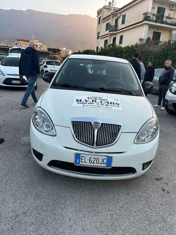 Usata Lancia Ypsilon Platinum 75 CV (55 kW) 2011 Bianco Utilitaria