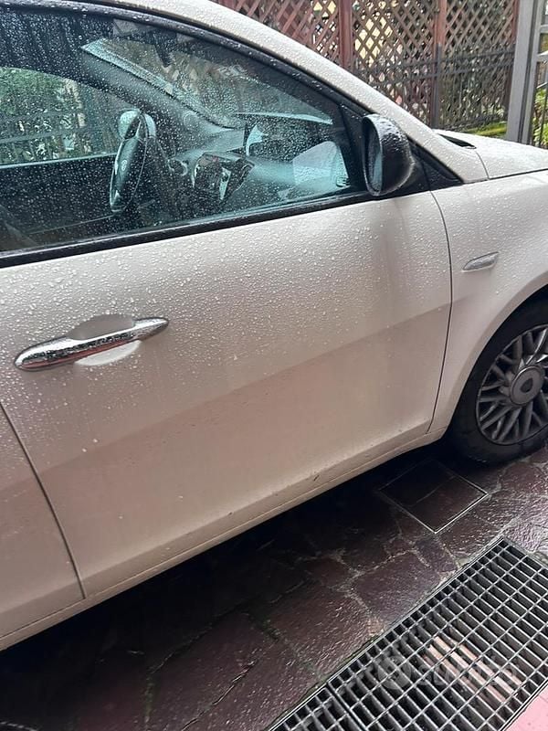 Usata Lancia Ypsilon 69 CV (50 kW) 2015 Bianco Utilitaria