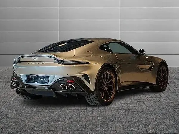 Nuova Aston Martin Vantage 665 CV (489 kW) 2026 Aluminite silver Coupé