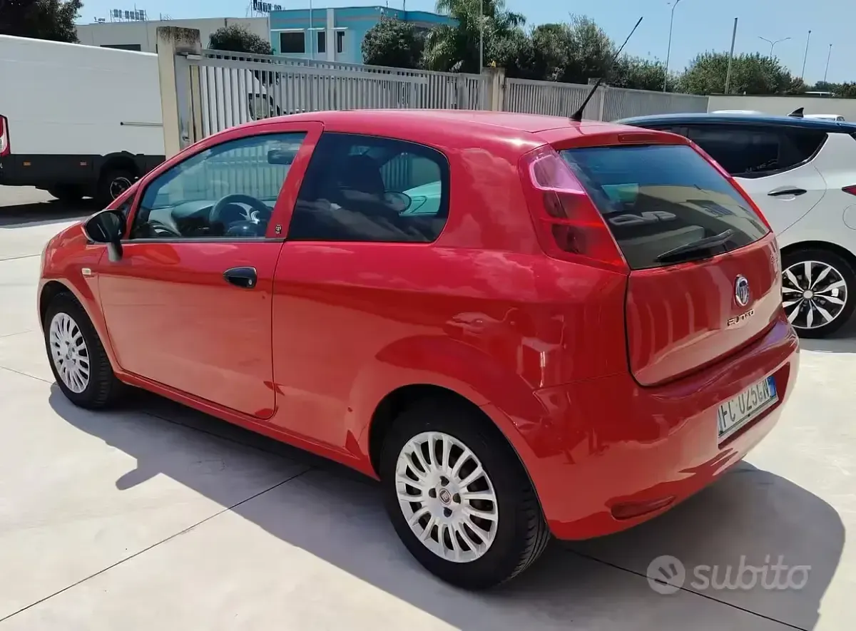 Usata Fiat Punto 75 CV (55 kW) 2015 Rosso Utilitaria