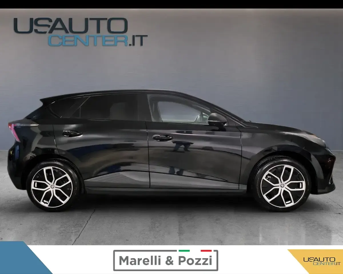 Nuova MG MG4 EV 2025 Utilitaria