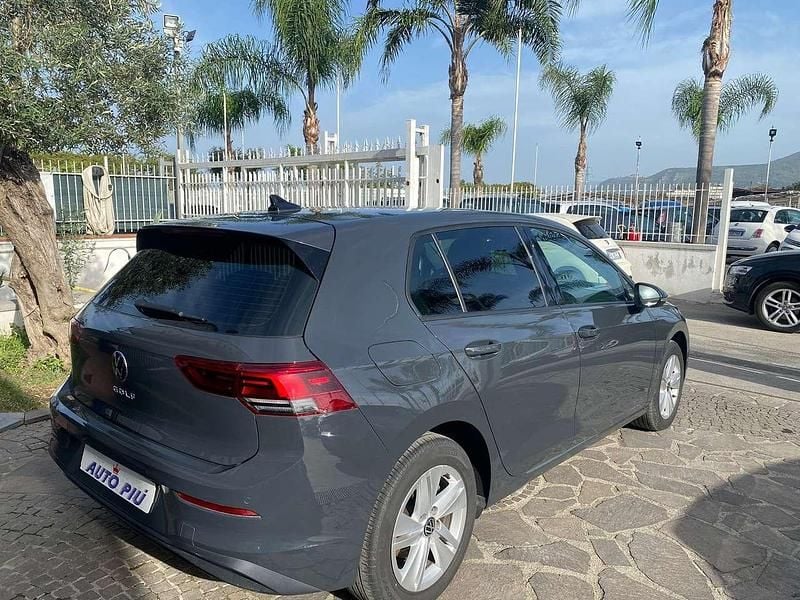 Usata VW Golf VIII Life 131 CV (96 kW) 2020 Grigio Berlina