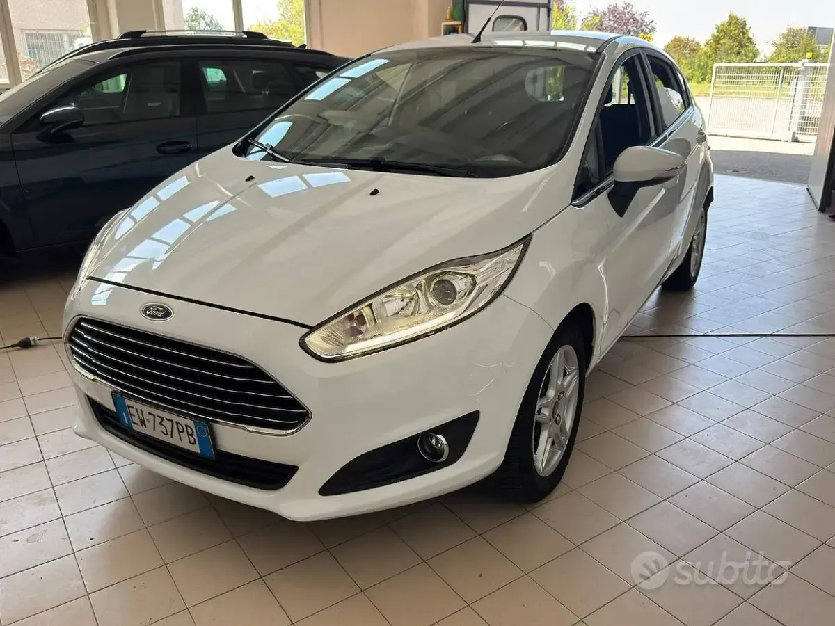 Usata Ford Fiesta Titanium 95 CV (69 kW) 2014 Bianco Utilitaria