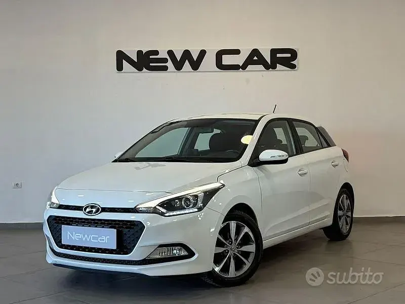 Usata Hyundai i20 Comfort 84 CV (61 kW) 2017 Bianco Berlina