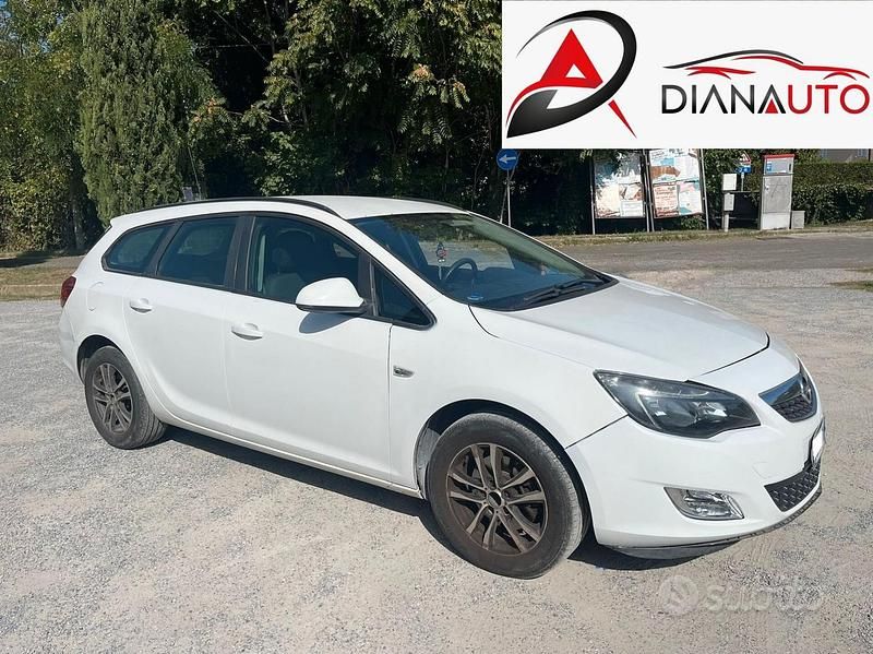 Usata Opel Astra 165 CV (121 kW) 2012 Bianco Station wagon