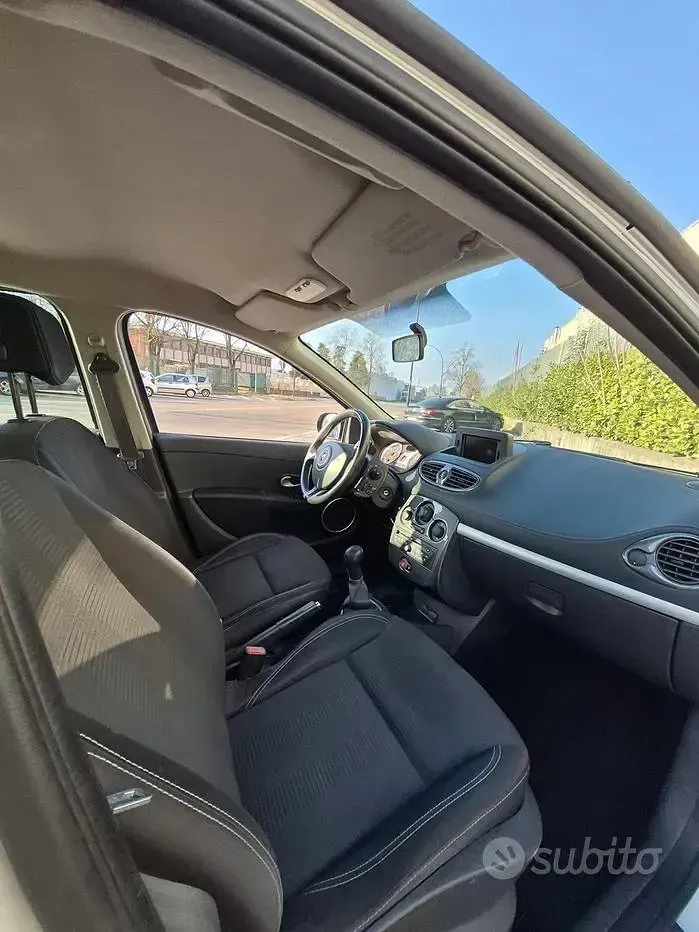 Usata Renault Clio II 103 CV (75 kW) 2011 Bianco Berlina