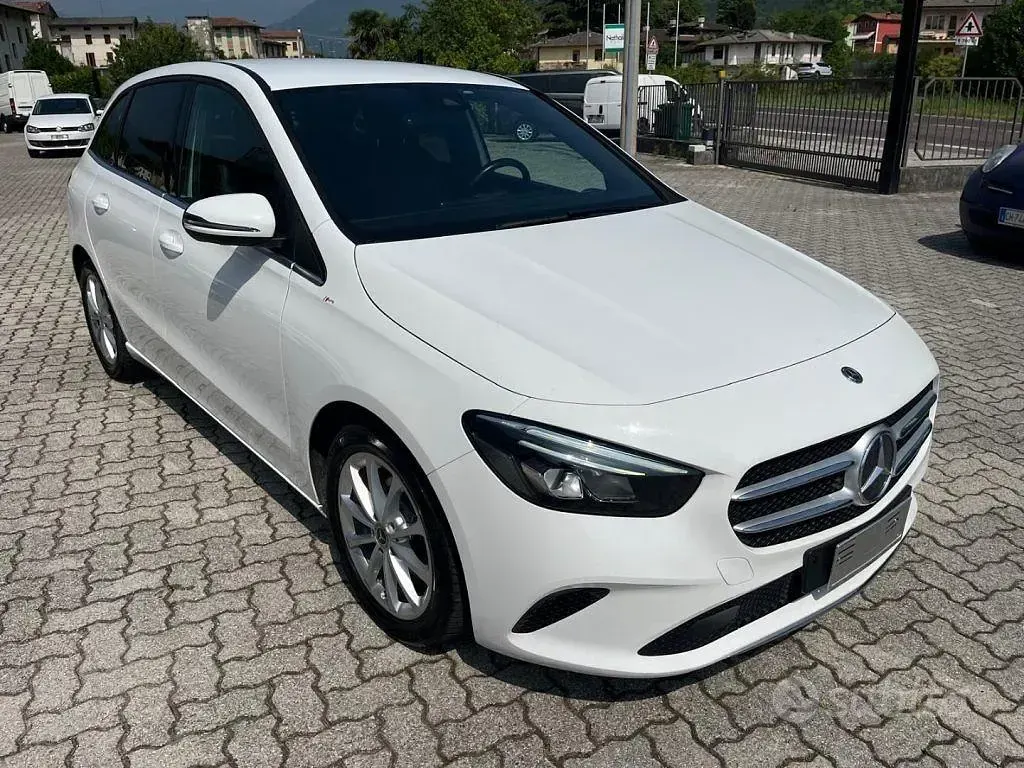 Usata Mercedes B180 Premium 116 CV (85 kW) 2019 Bianco Utilitaria