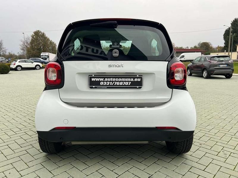 Usata Smart ForTwo Coupé 71 CV (52 kW) 2016 Bianco Utilitaria
