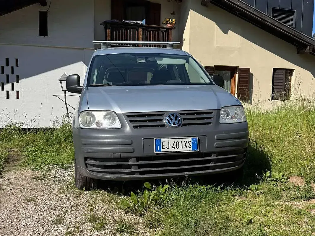 Usata VW Caddy 105 CV (77 kW) 2010 Grigio Monovolume