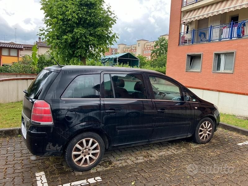 Usata Opel Zafira 150 CV (110 kW) 2007 Nero Monovolume