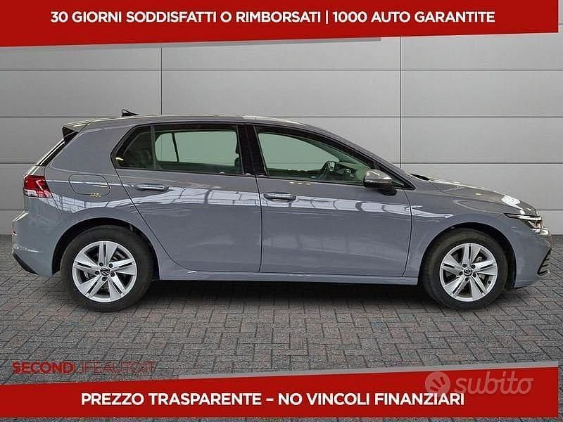 Usata VW Golf VIII Life 116 CV (85 kW) 2023 Grigio Berlina