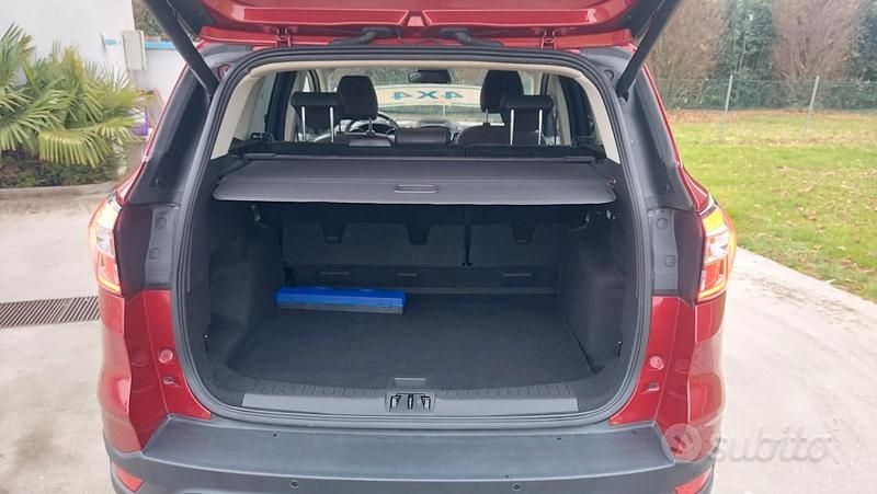 Usata Ford Kuga 150 CV (110 kW) 2017 Rosso SUV