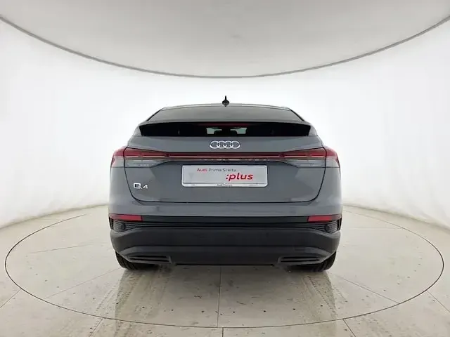 Usado Audi Q4 Sportback e-tron Business 210 kW (286 CV) 2024 Gris SUV