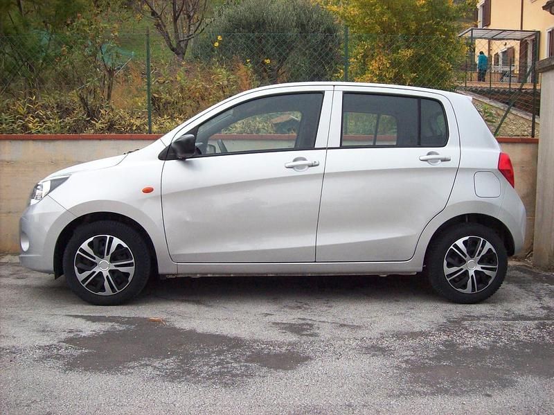 Usata Suzuki Celerio Style 68 CV (50 kW) 2017 Argento Utilitaria