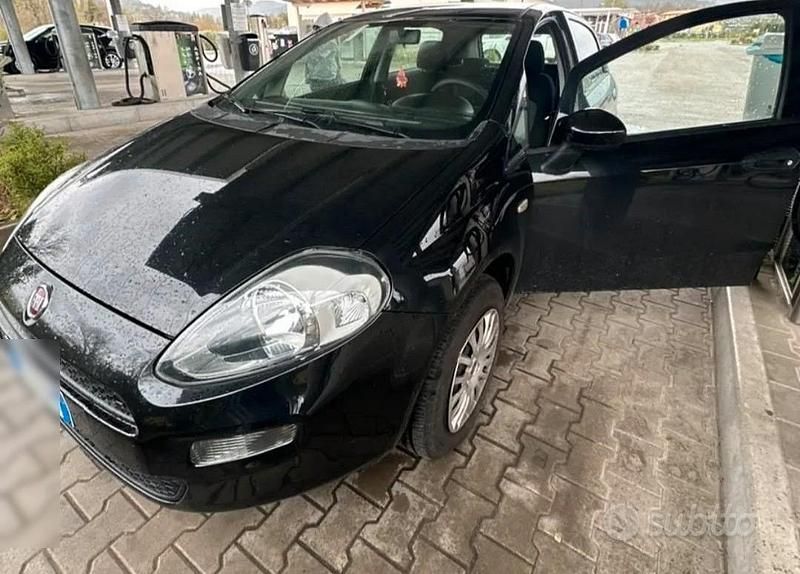 Usata Fiat Punto 77 CV (56 kW) 2018 Nero Utilitaria