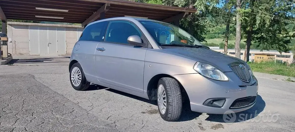 Usata Lancia Ypsilon 77 CV (56 kW) 2010 Grigio Utilitaria