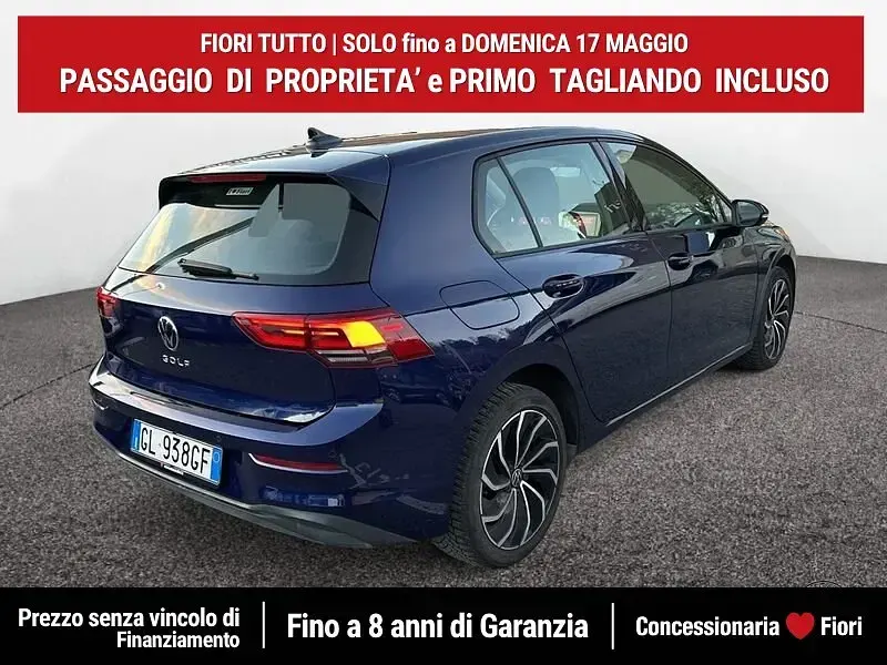 Begagnad VW Golf VIII Life 110 HK (80 kW) 2022 Blå Halvkombi
