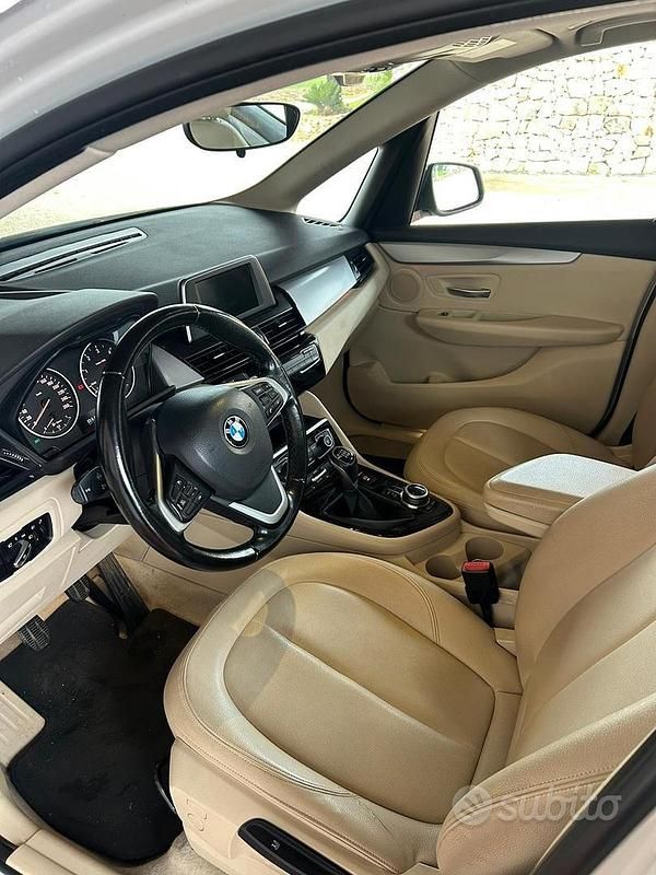 Usata BMW 216 Advantage 115 CV (84 kW) 2017 Bianco Station wagon