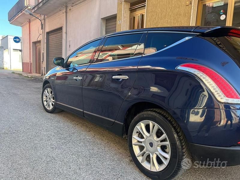 Usata Lancia Delta 120 CV (88 kW) 2009 Blu Utilitaria
