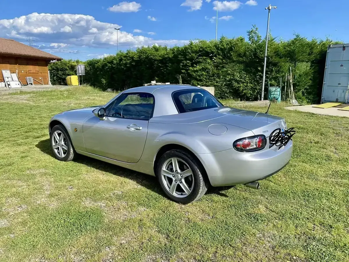 Usata Mazda MX5 126 CV (92 kW) 2009 Grigio Cabrio