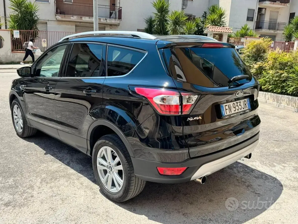 Usado Ford Kuga Titanium 120 CV (88 kW) 2018 Negro SUV