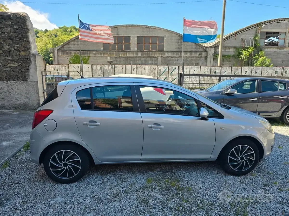 Usata Opel Corsa Club 86 CV (63 kW) 2011 Grigio Utilitaria