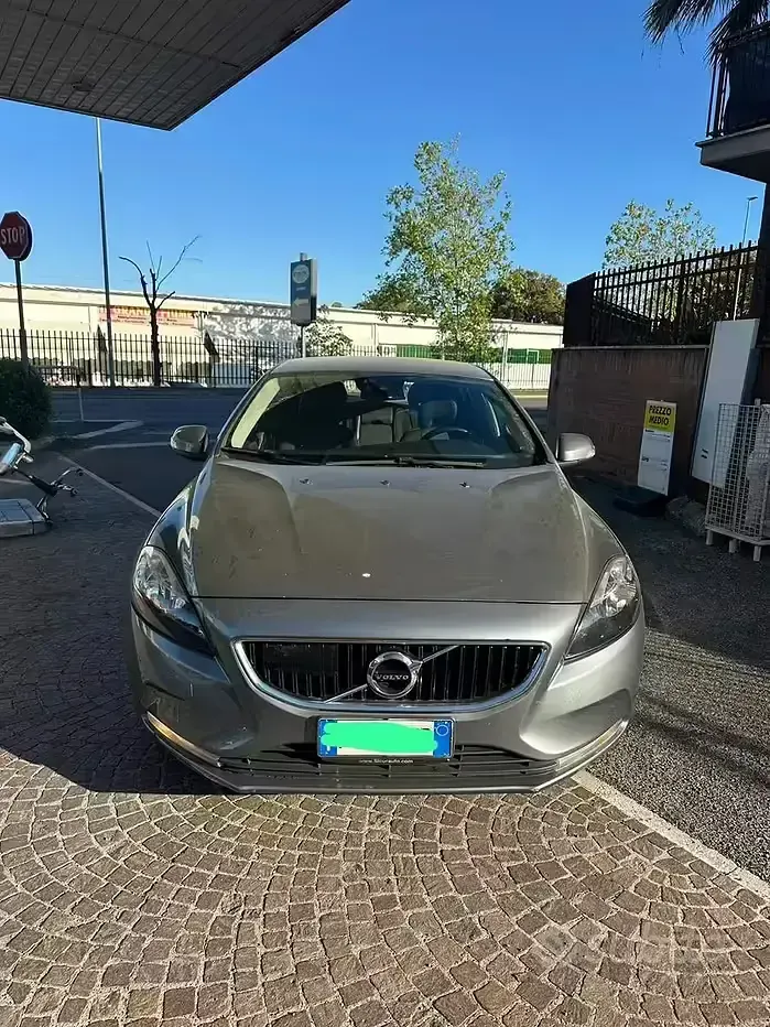 Gebraucht Volvo V40 120 PS (88 kW) 2018 Grau Limousine