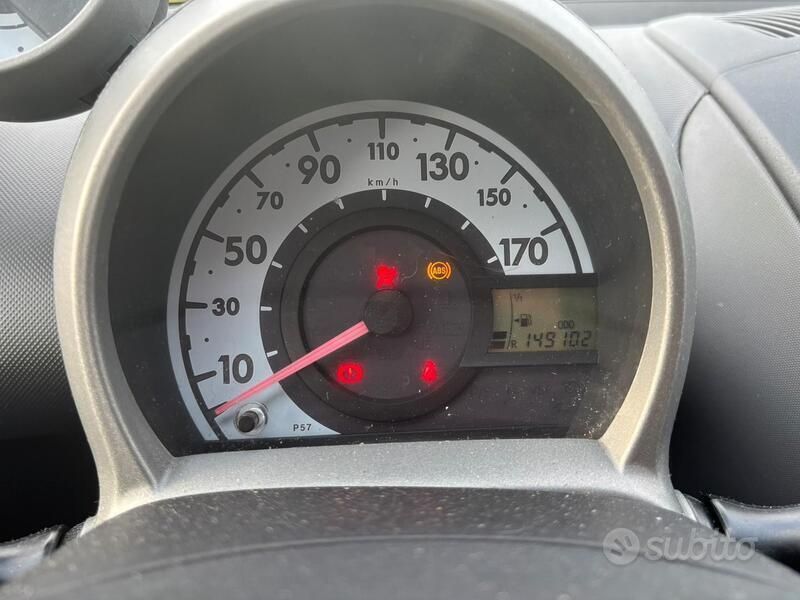 Nero Usata 2007 Peugeot 107 Due volumi | 2300 € (Ottimo prezzo) - Immagine 1/4