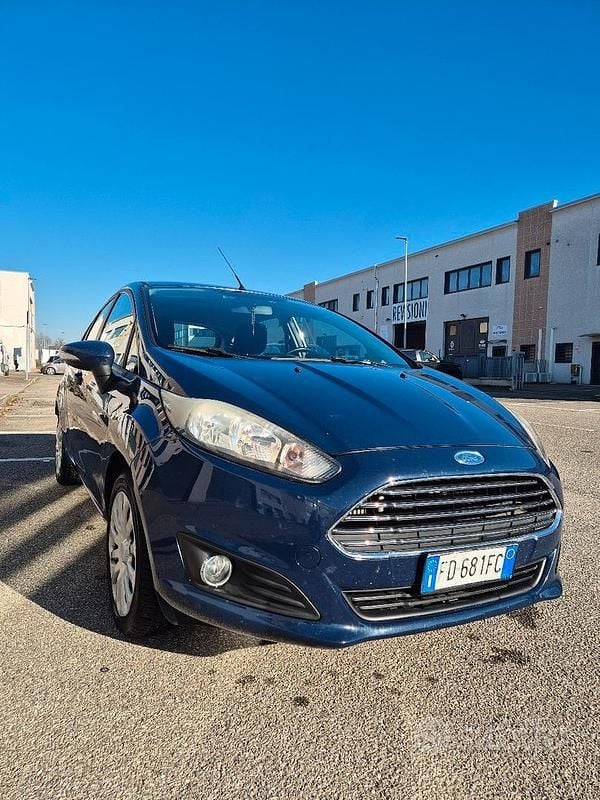 Blu Usata 2016 Ford Fiesta Tre volumi | 4000 € (Ottimo prezzo) - Immagine 1/4