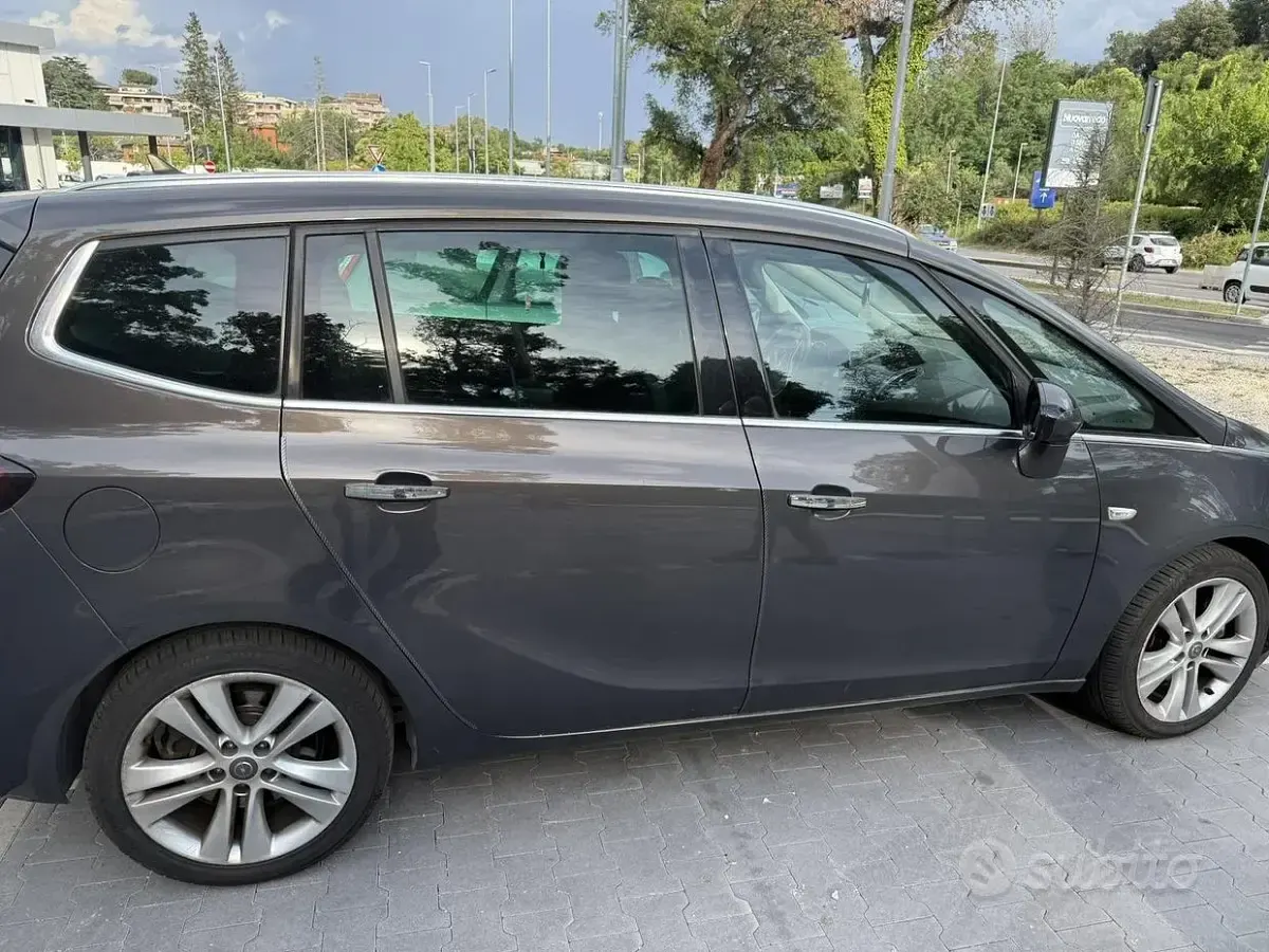 Usata Opel Zafira 165 CV (121 kW) 2012 Grigio Monovolume