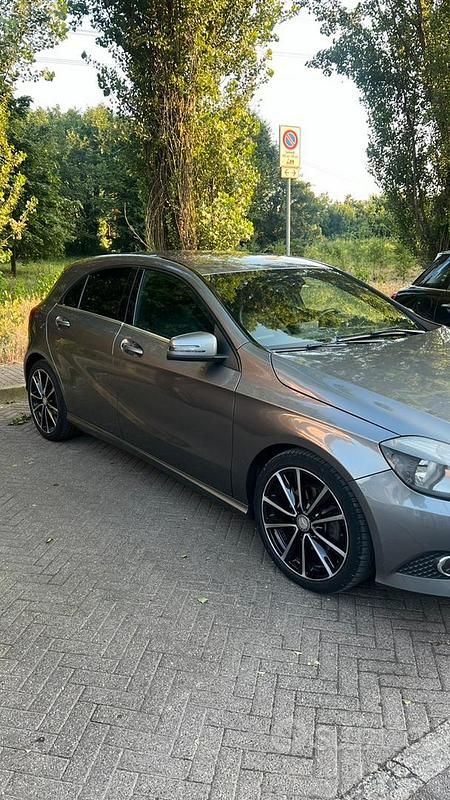 Usata Mercedes A180 122 CV (89 kW) 2012 Grigio Berlina