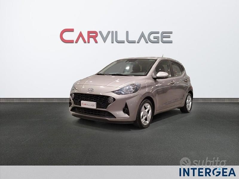 Grigio Usata 2021 Hyundai i10 Due volumi | 12.800 € (Buon prezzo) - Immagine 1/4