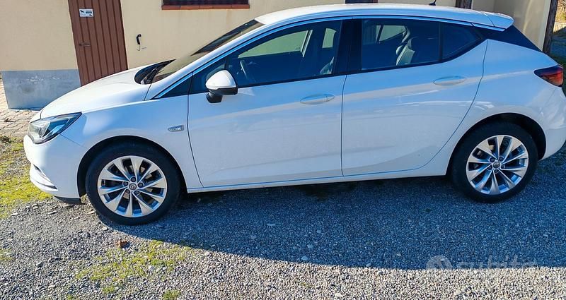 Käytetty Opel Astra 110 HP (80 kW) 2019 Valkoinen Sedan