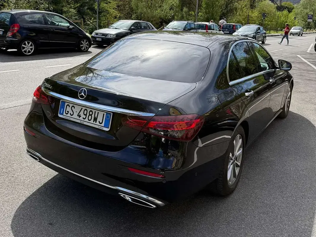 Usata Mercedes E200 Premium Plus 160 CV (117 kW) 2021 Nero Berlina