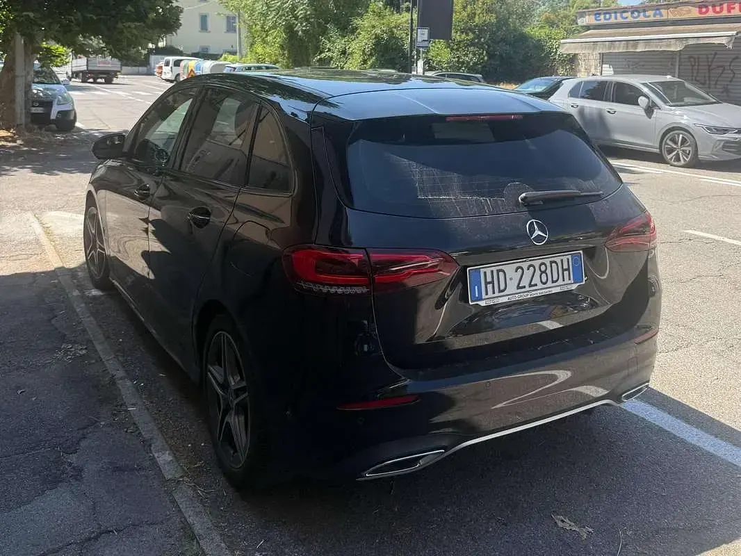 Usata Mercedes B180 116 CV (85 kW) 2021 Nero Utilitaria